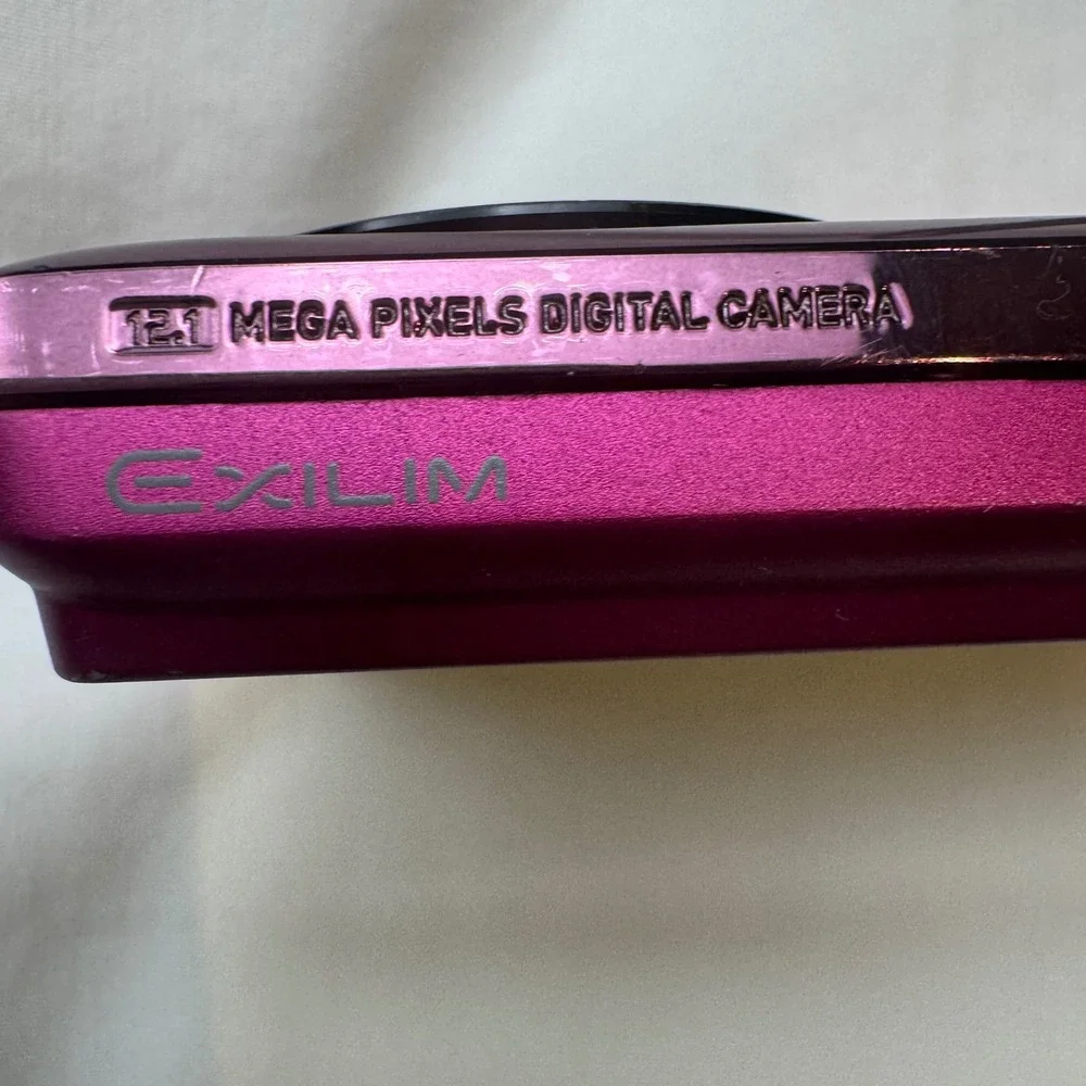 CASIO EXILIM EX-S7 CCD 12MP Digital Camera Metallic Fully Tested battery incl.